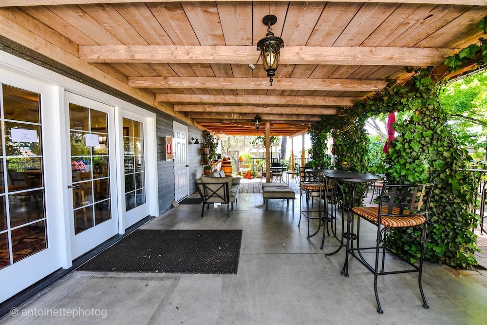Sky Ranch Lodge - photo 45