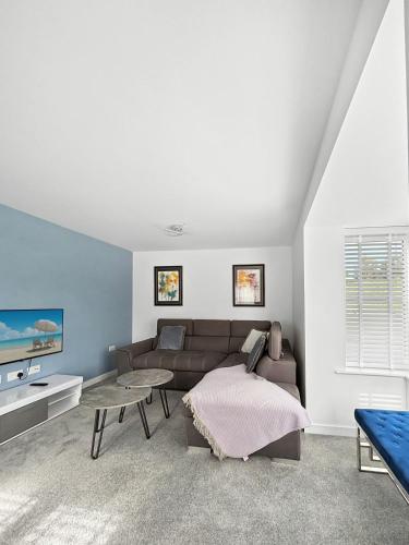 Amaya Seven Luxury 3 bedroom detached house with garden & driveway Sleeps 7 Bottesford Leicestershire — 4-Star Luxury Hotel in Bottesford, United Kingdom