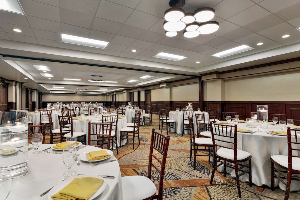 Embassy Suites by Hilton Santa Ana Orange County Airport - photo 44