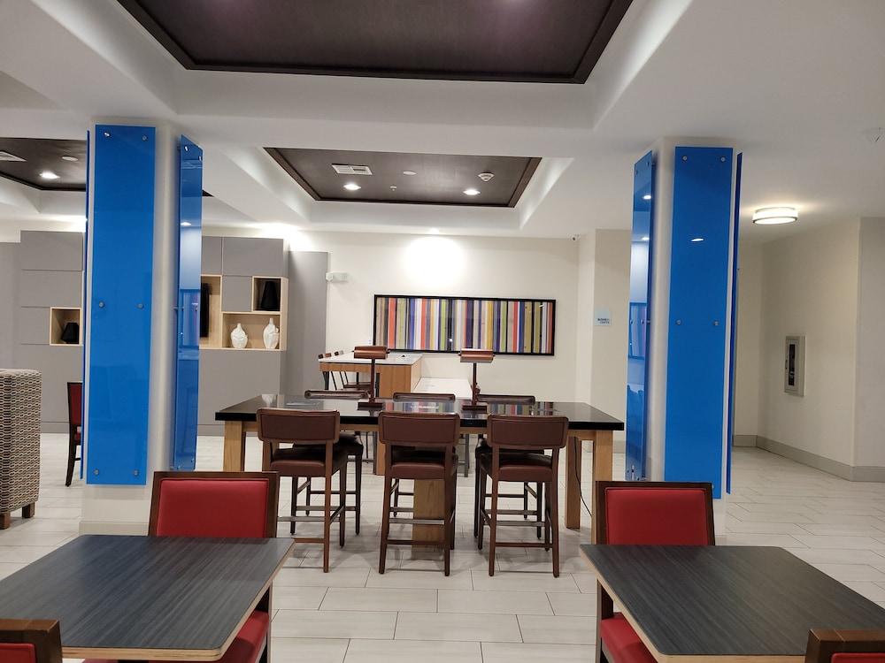 Holiday Inn Express Hotel & Suites Vidor South - photo 37