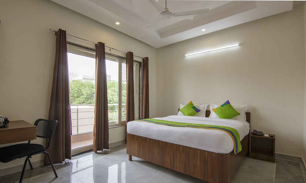 Treebo Grand Vista 63A - last minute hotel in Noida