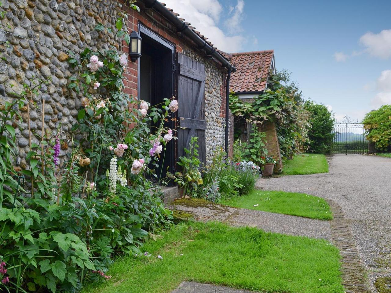 The Little House — 5-Star Luxury Hotel in None, United Kingdom