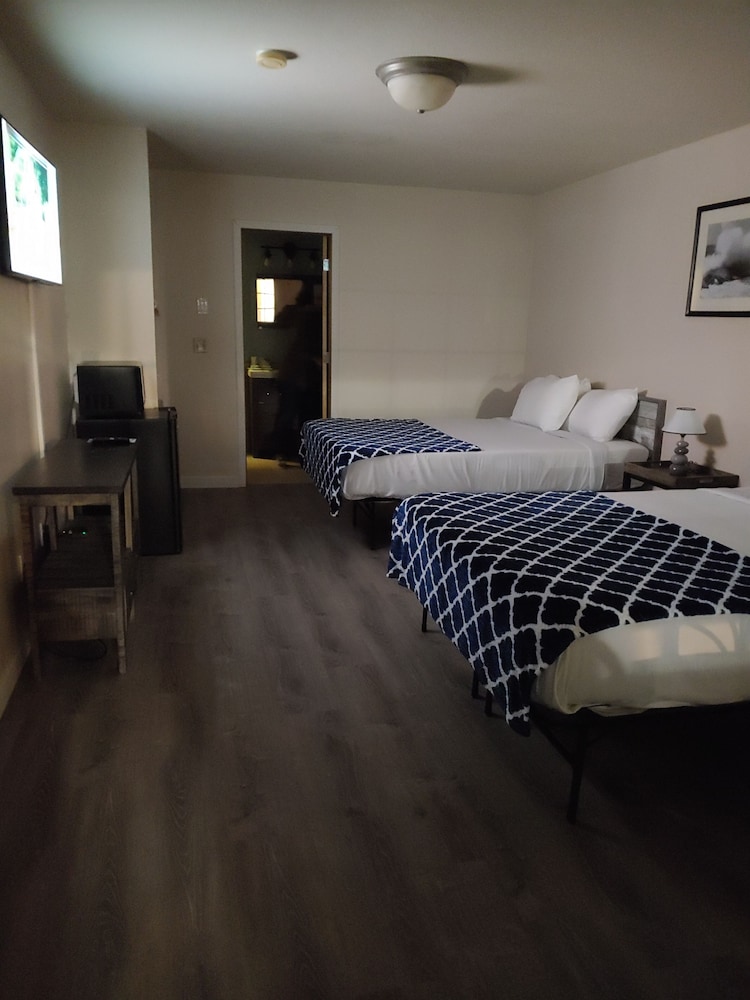 Hillcrest Inn - photo 15