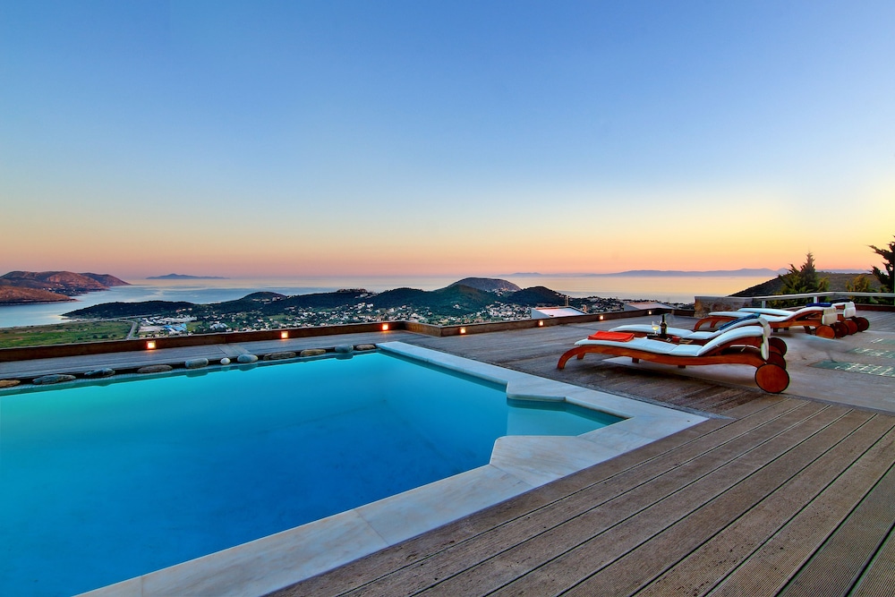 Villa Take Off — 4-Star Luxury Hotel in Anavyssos, Greece