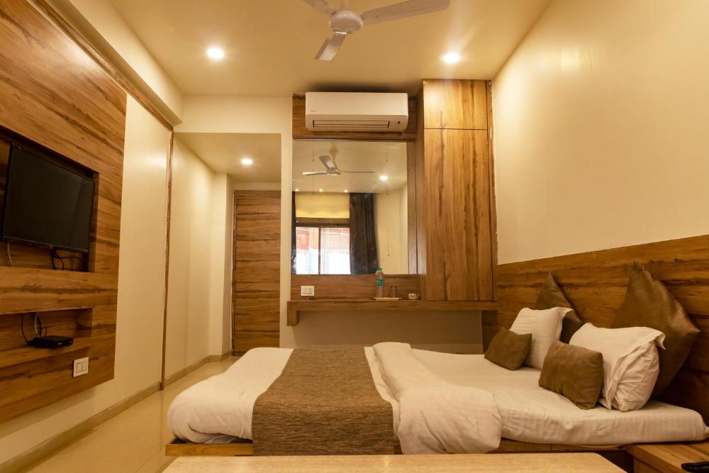 Adarsh Palace Hotel Near Bhopal Railway Station and Nadra Bus Stand Bhopal