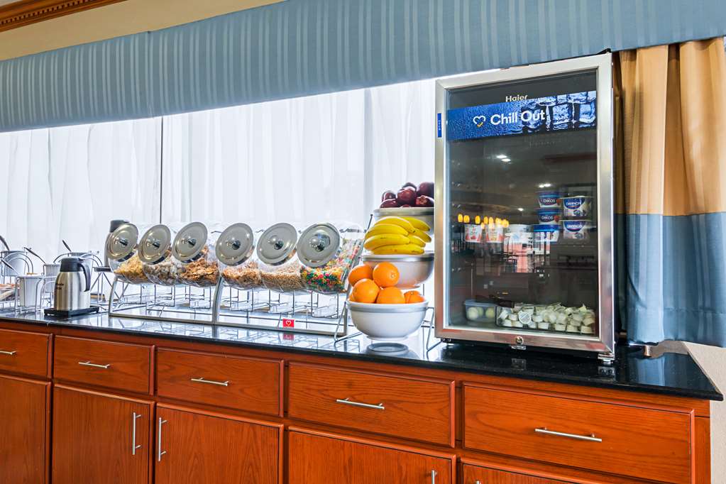 Comfort Suites Lake Charles - photo 35