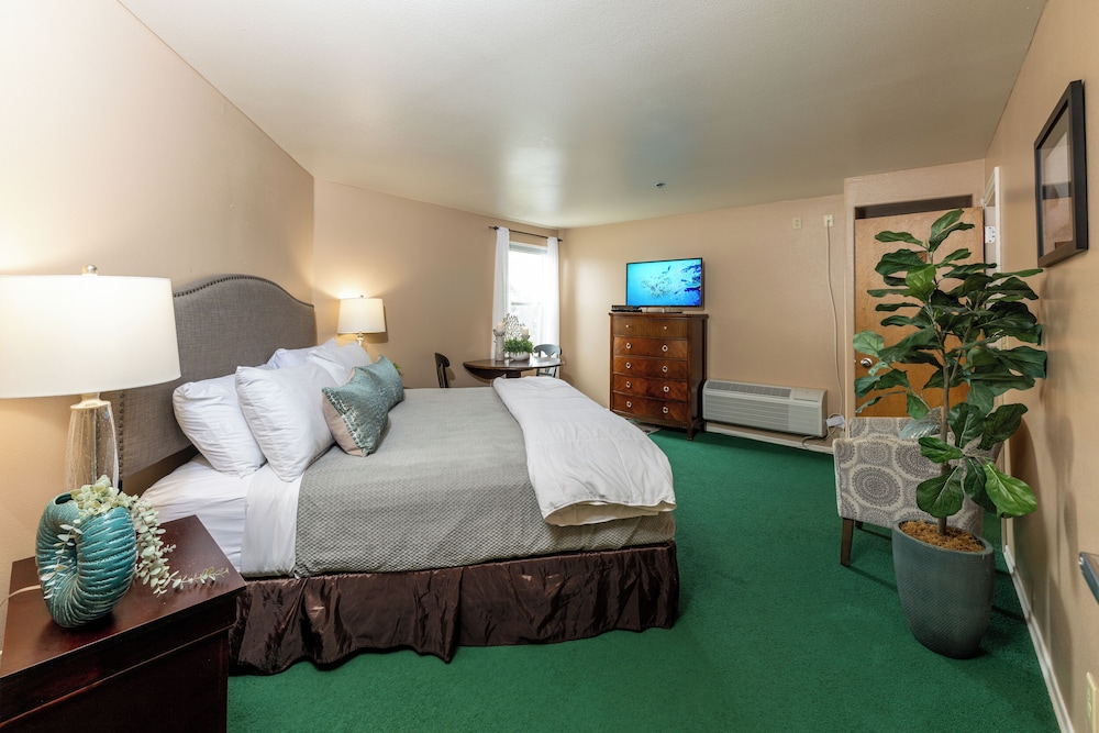 Seaside Oceanfront Inn - photo 37
