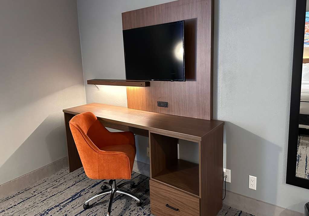 La Quinta Inn & Suites by Wyndham Chicago Gurnee - photo 39