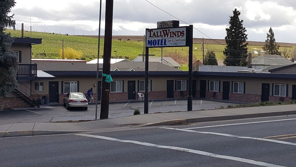 Tall Winds Motel - photo 18
