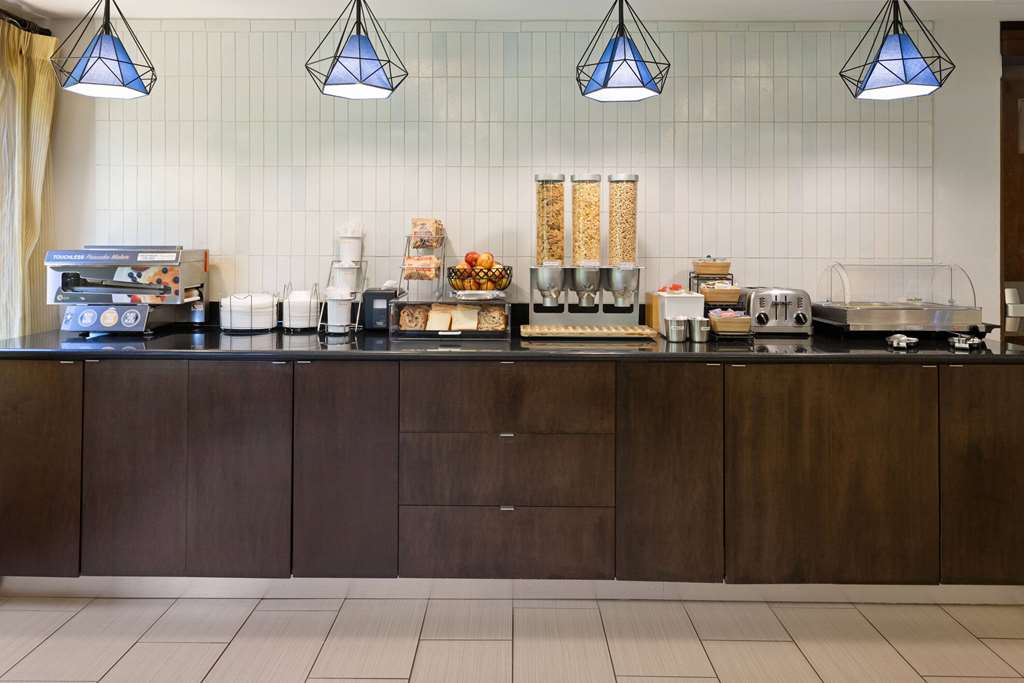 La Quinta Inn & Suites by Wyndham LaGrange I 85 - photo 31