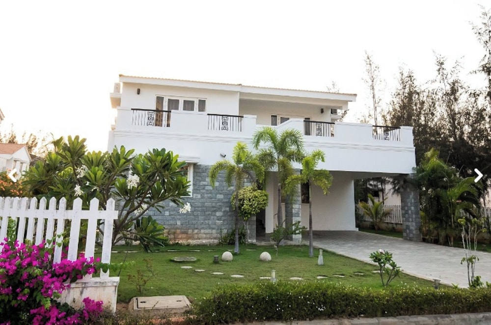 Capital O 40286 Lush Garden Resort — Chennai