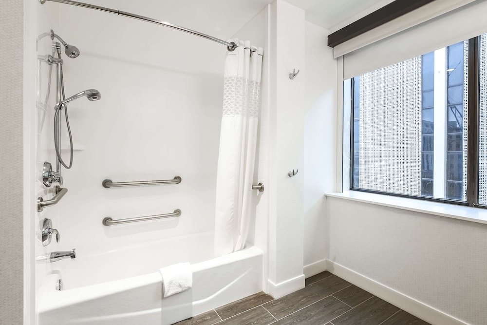 Hampton Inn & Suites Dallas Downtown - photo 36