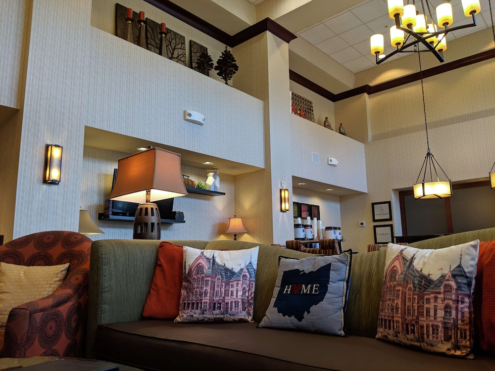 Hampton Inn & Suites Cincinnati Union Center - photo 2