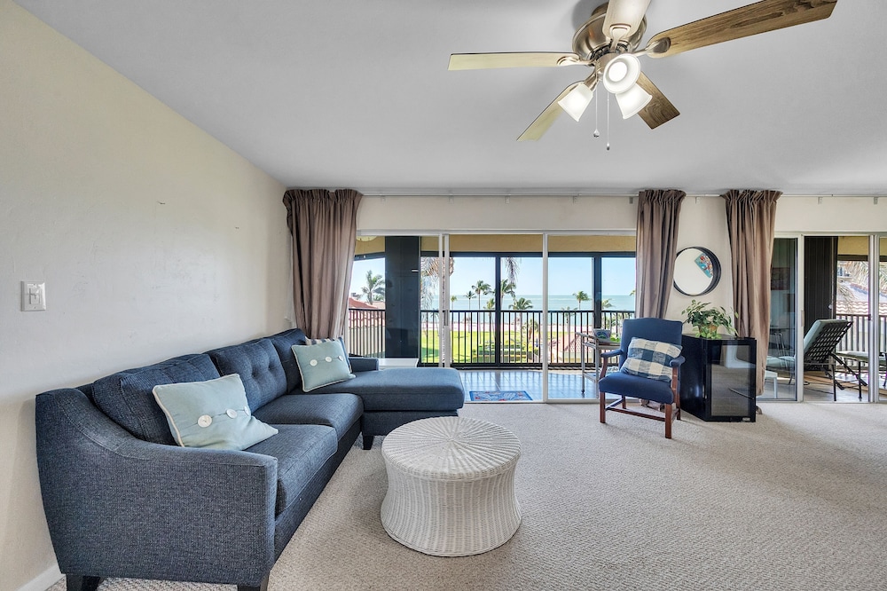 Gulf view Condo With Resort style Amenities 2 Bedroom Condo - photo 15