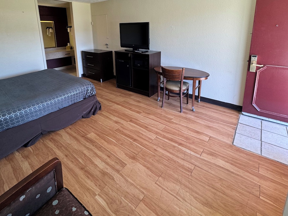 Budgetel Inn Phenix City - photo 12