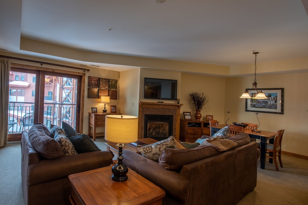 Comfortable 1 Bedroom Slopeside Condo No Cleaning Fee by RedAwning — 4-Star Luxury Hotel in Crested Butte, United States