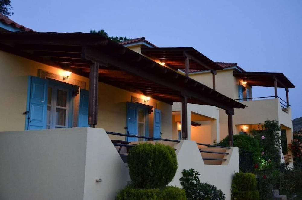 Dina Hotel — Platy