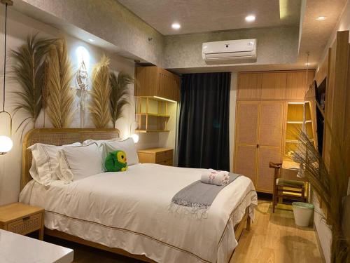 Wabi Sabi @Benson Apartment — 4-Star Luxury Hotel in Lontar, Indonesia