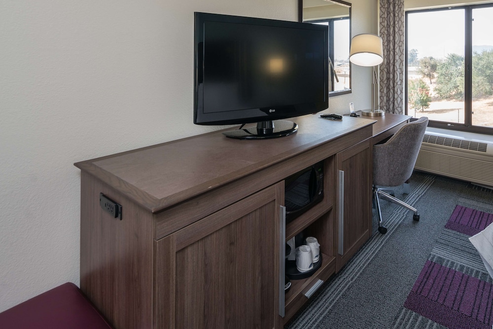 Hampton Inn Livermore - photo 6