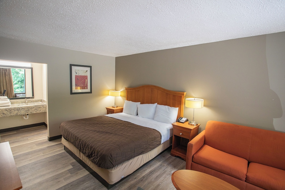 OYO Hotel Greensboro East I 40 - photo 28