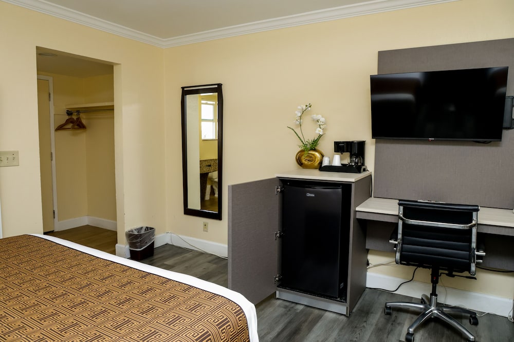 Silver Surf Motel - photo 55
