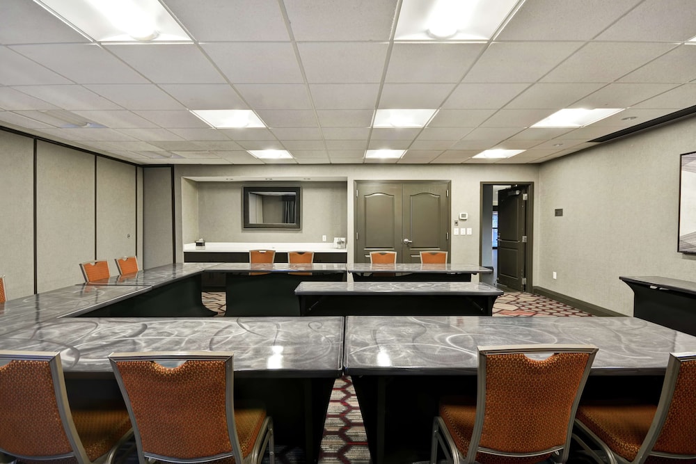 Hampton Inn & Suites Columbus Easton Area - photo 40