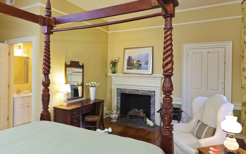 The Lily Inn Burlington - photo 3