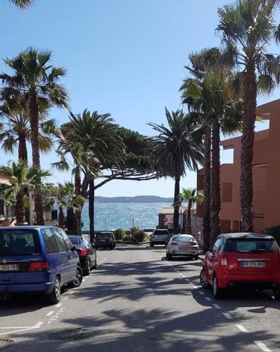 Ideal : Mer Et Centre Ville a 2 Pas Un Garage - carbon neutral hotel in Unknown City
