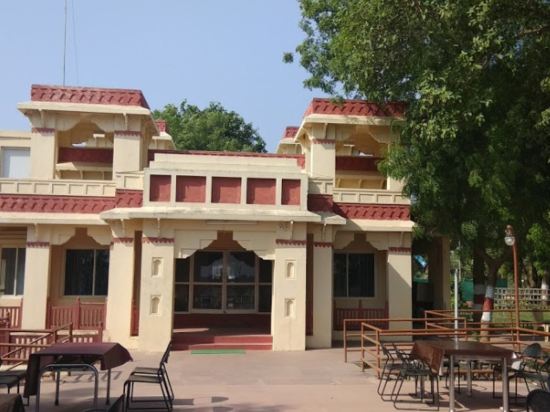 Narmada Retreat — Maheshwar
