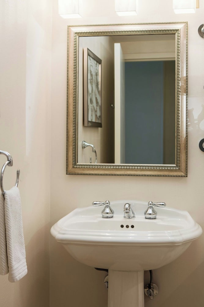 Renaissance Newark Airport Hotel - photo 24