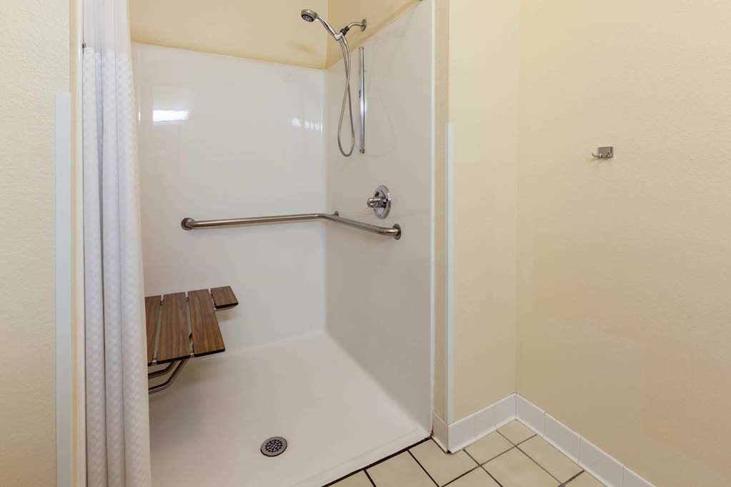 Super 8 by Wyndham Big Rapids - photo 13