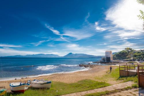 Nelly Casa Vacanze — 4-Star Luxury Hotel in Santa Flavia, Italy