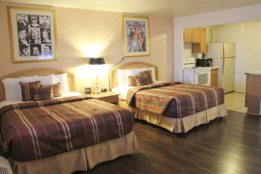 El Trovatore Motel - photo 8