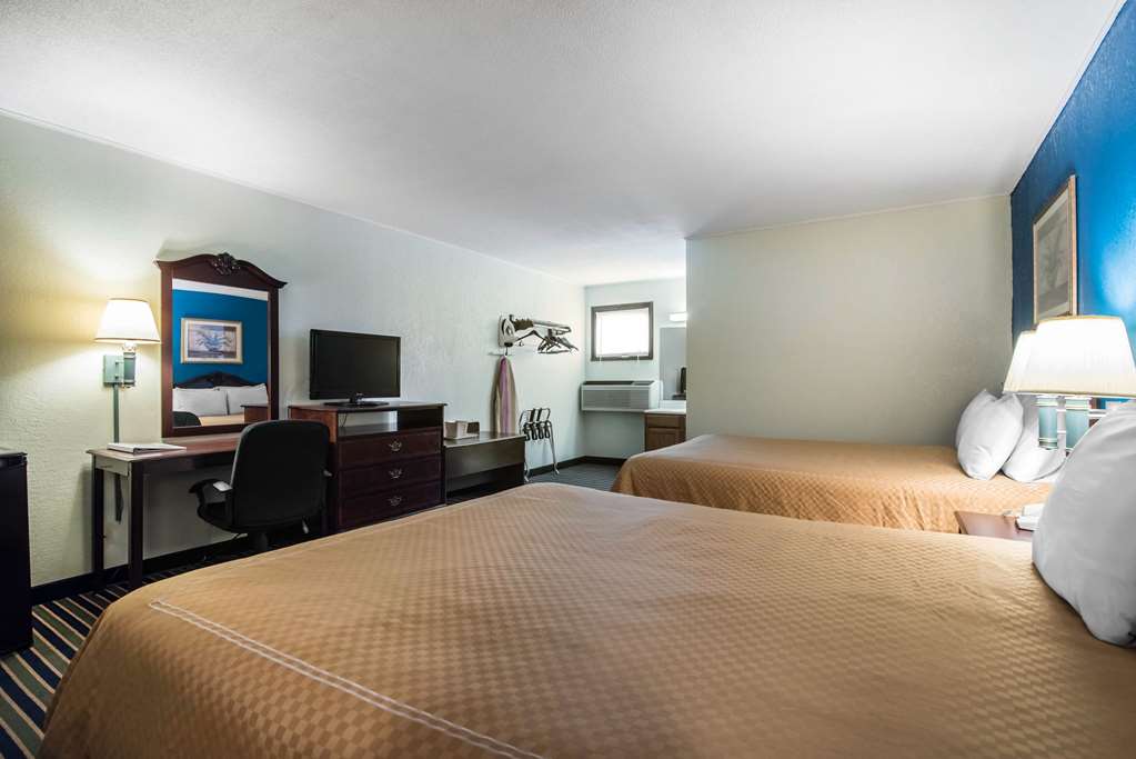 Econo Lodge Brattleboro South - photo 27