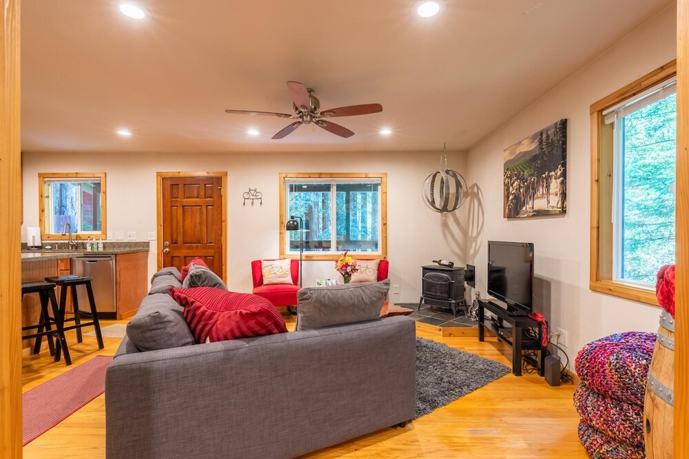Vino Velo Retreat Redwoods Hot Tub Fire Table BBQ Game Room Fast WiFi Dog Friendly - photo 11