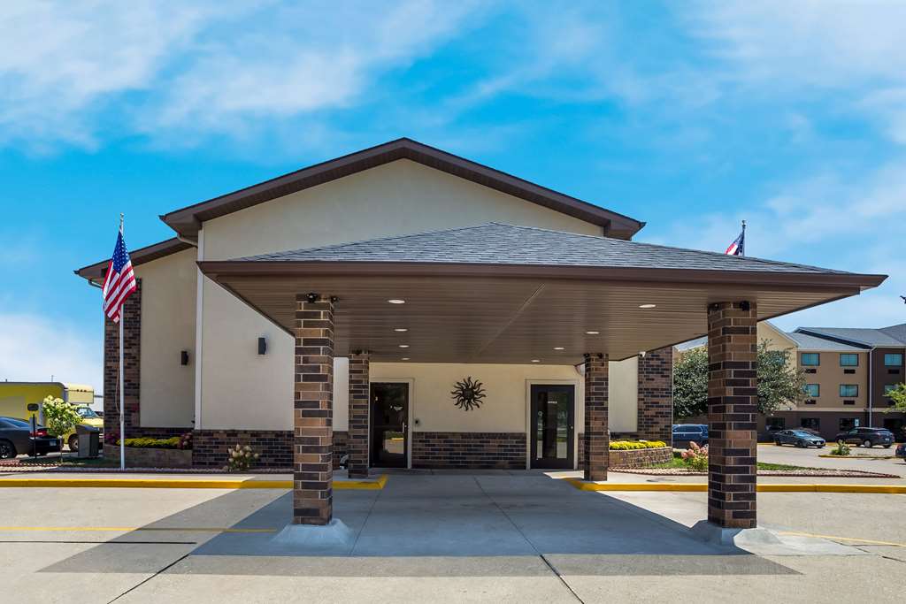 Quality Inn Galesburg near US Highway 34 and I 74 - photo 2