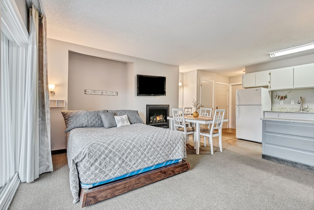 Bend Riverside Inn & Suites - photo 90