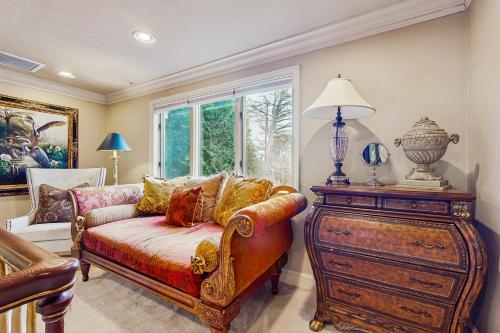 Grandeur On The Green — Kennebunkport