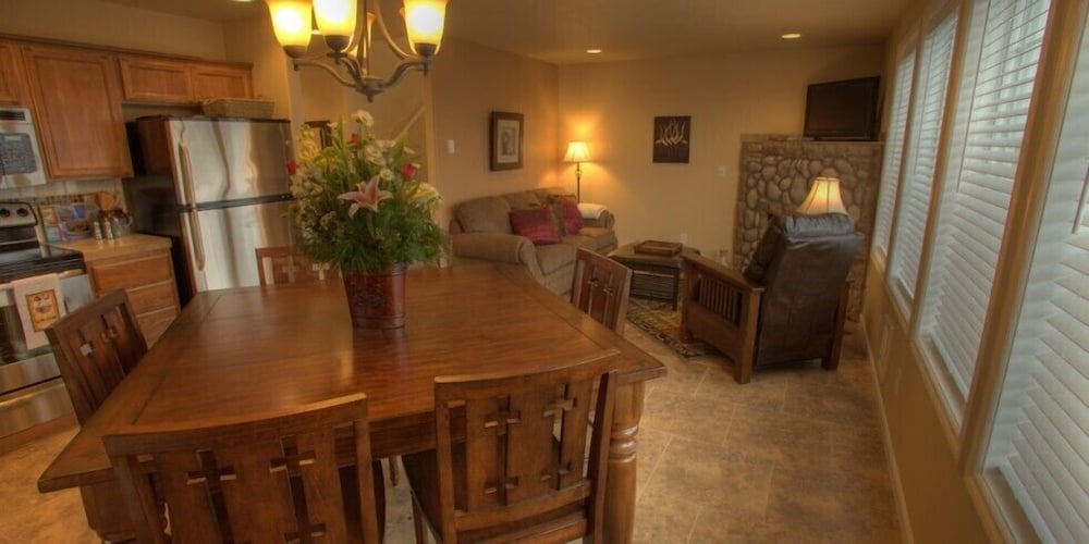 The Collins Inn and Seaside Cottages - photo 17