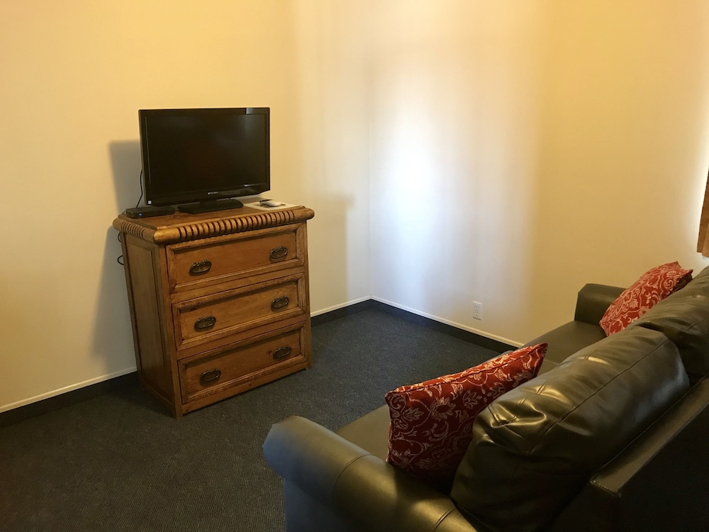 Four Corners Inn - photo 12