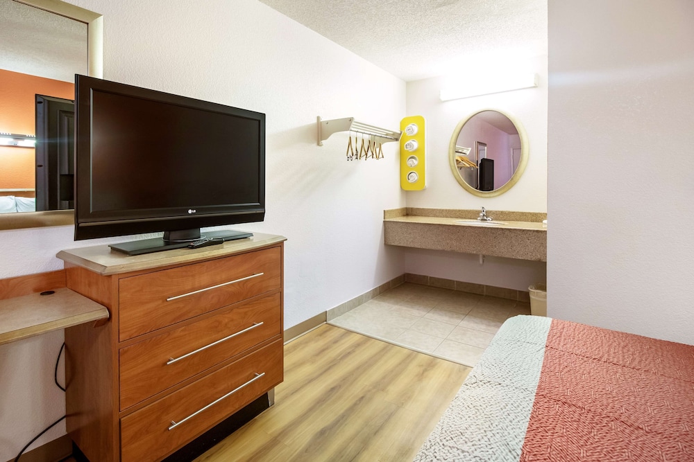 Motel6 Dayton Englewood - photo 8