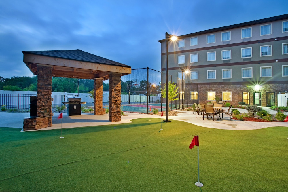 Staybridge Suites Elkhart North - photo 13