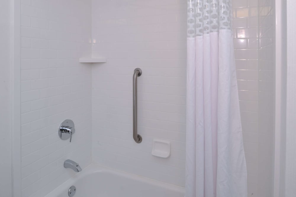 Hampton Inn Carbondale - photo 23