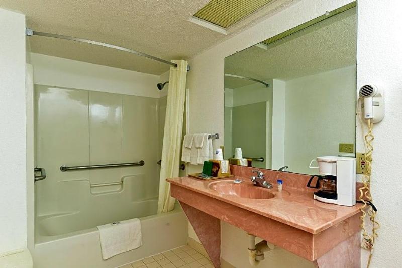 Americas Best Value Inn Valdosta Lake Park - photo 12