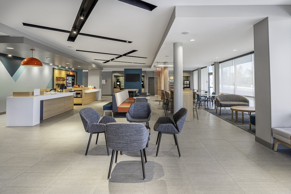 avid hotel Milwaukee West Waukesha by IHG - photo 36