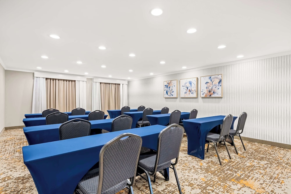 Hampton Inn Morgan Hill - photo 48