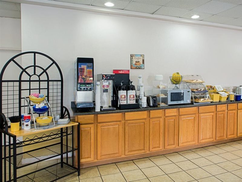 Days Inn by Wyndham Tallahassee Government Center - photo 11
