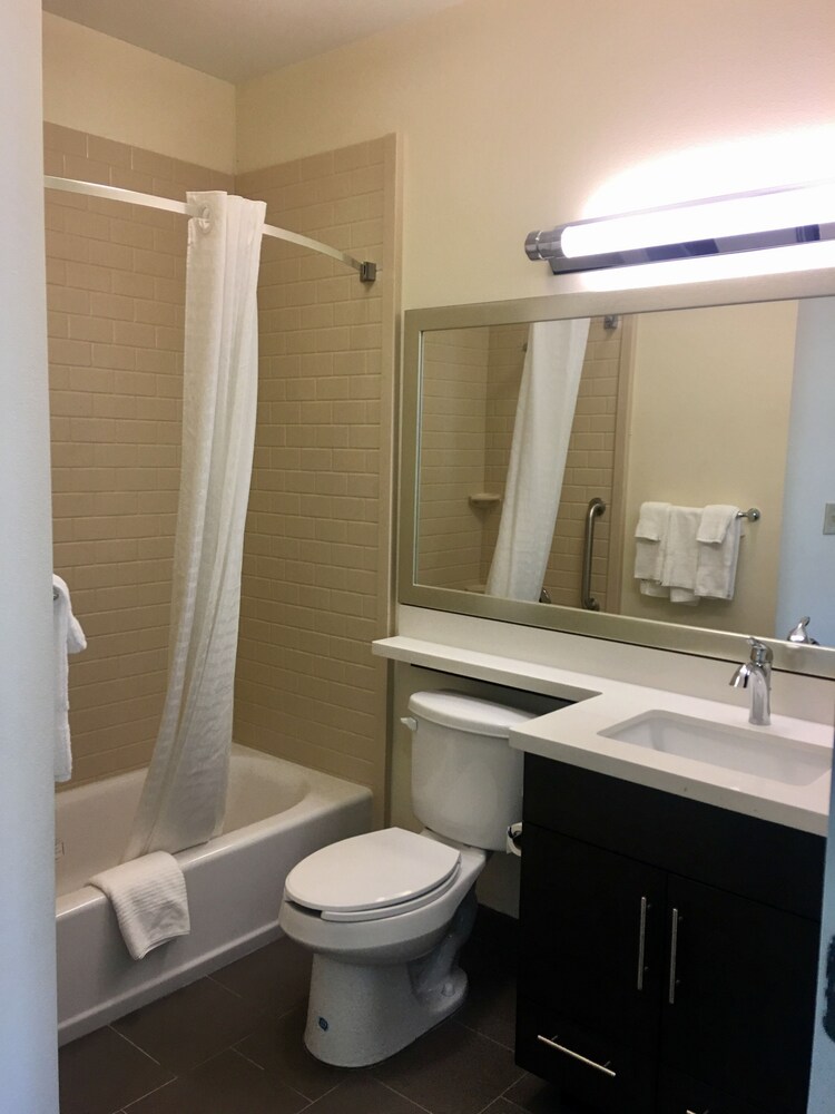 Candlewood Suites Lake Charles South by IHG - photo 16