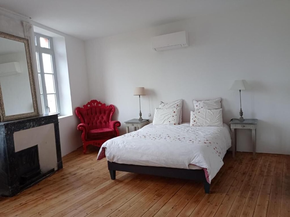 Les Coulisses du Chteau in Negrepelisse, France