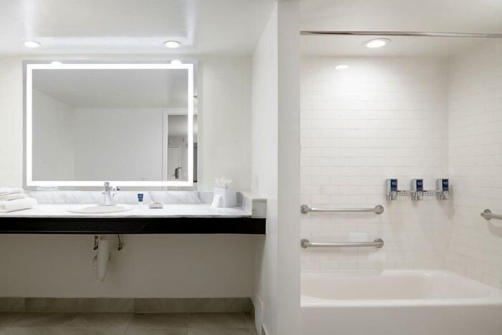 Four Points by Sheraton Mt Prospect O'Hare - photo 18